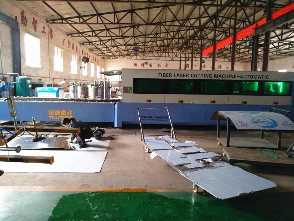 激光切割車間.jpg