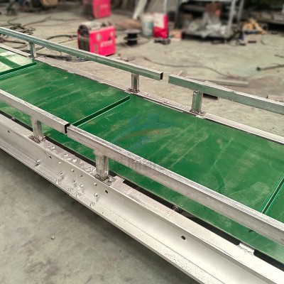 PVC擋板皮帶輸送機(jī)礦泉水紙箱擋板傳送帶上料傳送帶